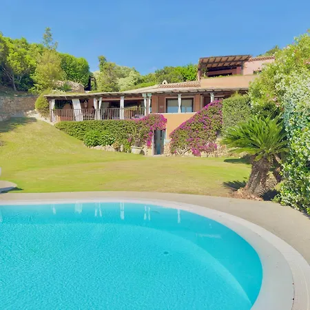 Sul Campo Di Golf Con Piscina Riscaldata 10 Pax Willa Porto Cervo