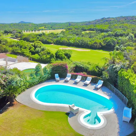 Willa Sul Campo Di Golf Con Piscina Riscaldata 10 Pax Porto Cervo