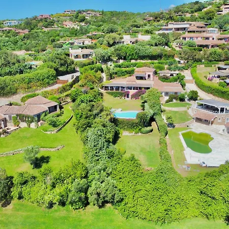 Willa Sul Campo Di Golf Con Piscina Riscaldata 10 Pax Porto Cervo
