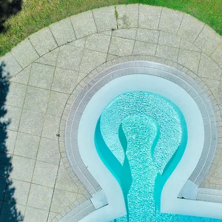 Willa Sul Campo Di Golf Con Piscina Riscaldata 10 Pax
