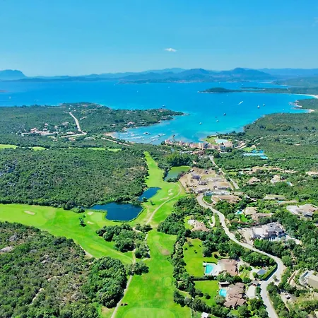 Sul Campo Di Golf Con Piscina Riscaldata 10 Pax Porto Cervo