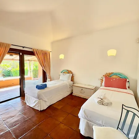 Willa Sul Campo Di Golf Con Piscina Riscaldata 10 Pax *